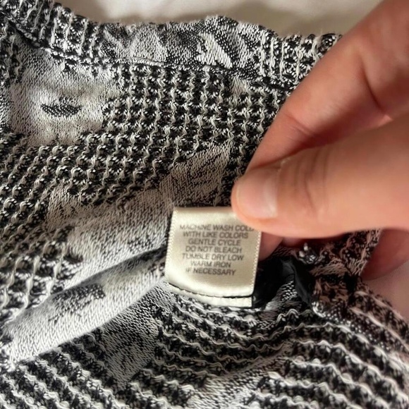 Christopher And Banks Black White Floral Pattern Buttoned Front Cardigan Jacket - Picture 7 of 7